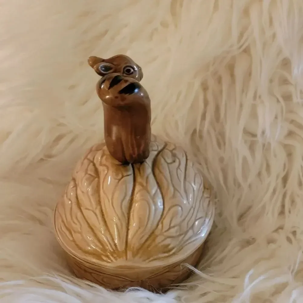 🆕️🐿Vintage Armbee Squirrel on a Walnut Nut/Candy Dish (Japan)